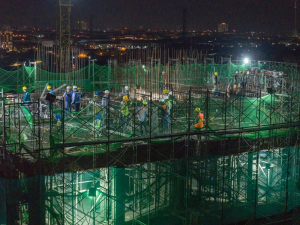 Cận cảnh công trường dự án La Pura ngày đêm sáng đèn